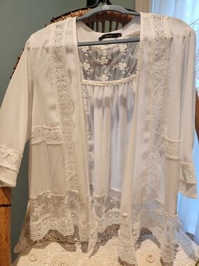 Ella Blue White Lace Embroidery Kimono Cardigan Open Top       Size S/M